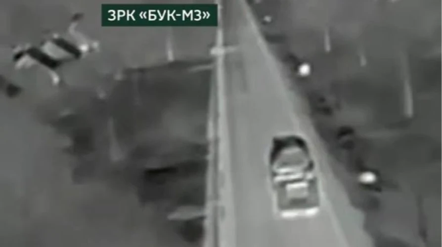 Скриншот із відео ДПСУ: ураження російського зенітно-ракетного комплексу «Бук-М3» безпілотником підрозділу «Фенікс» на