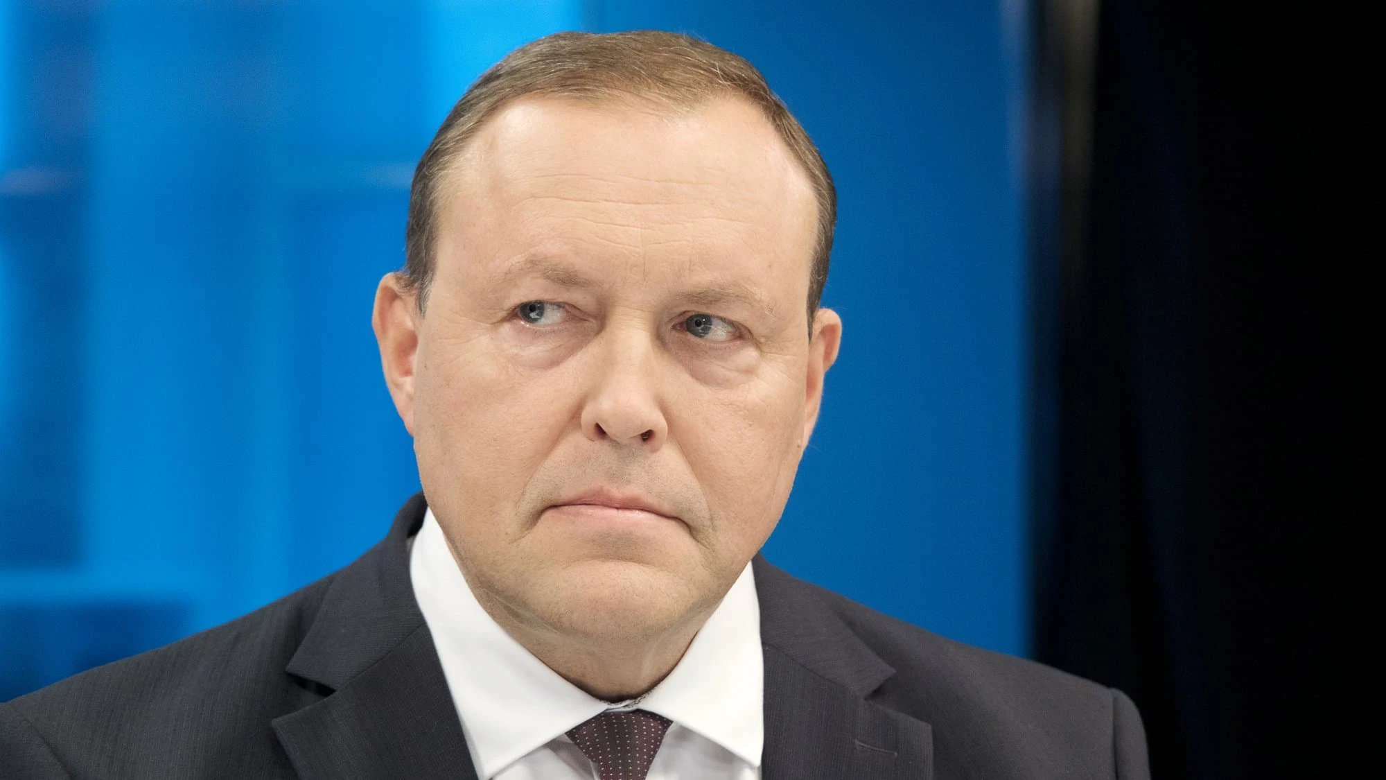 Дорожні знаки із назвами населених пунктів Росії та Білорусі на автошляхах Латвії