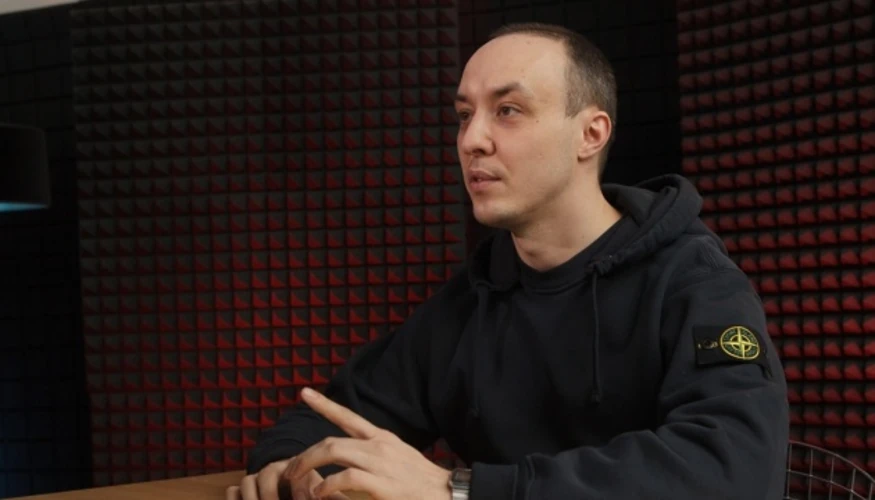 Баражуючий боєприпас «Бандероль» на тлі пошкодженої портової інфраструктури Одеси