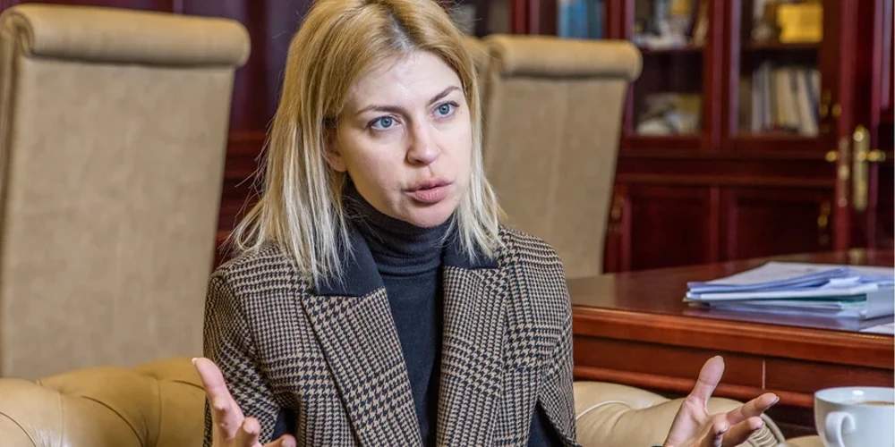 Сторінка указу Президента №696/2026 про звільнення Стефанішиної з посади посла