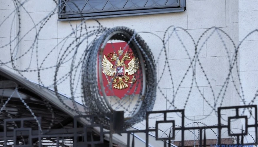 Президент України Володимир Зеленський підписує указ