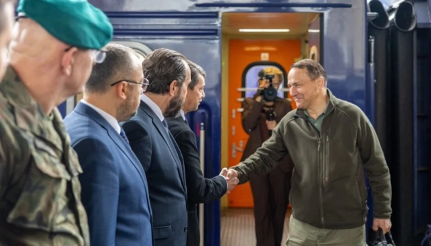 Сікорський прибув до Києва: МЗС Польщі назвало візит актом підтримки