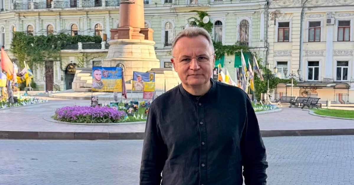 Пристрій з антеною та SIM-карткою, знайдений в автомобілі мера Львова
