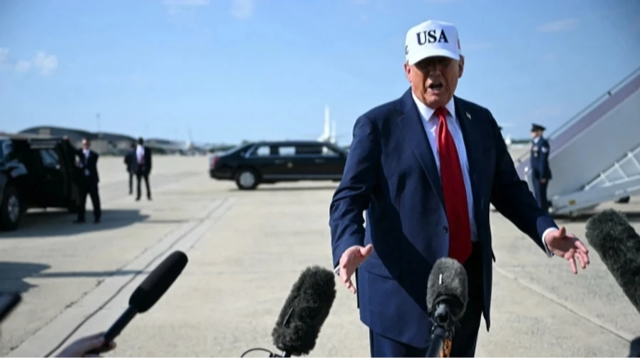 Президент США Дональд Трамп під час церемонії нагородження на турнірі Irish Open в Ірландії