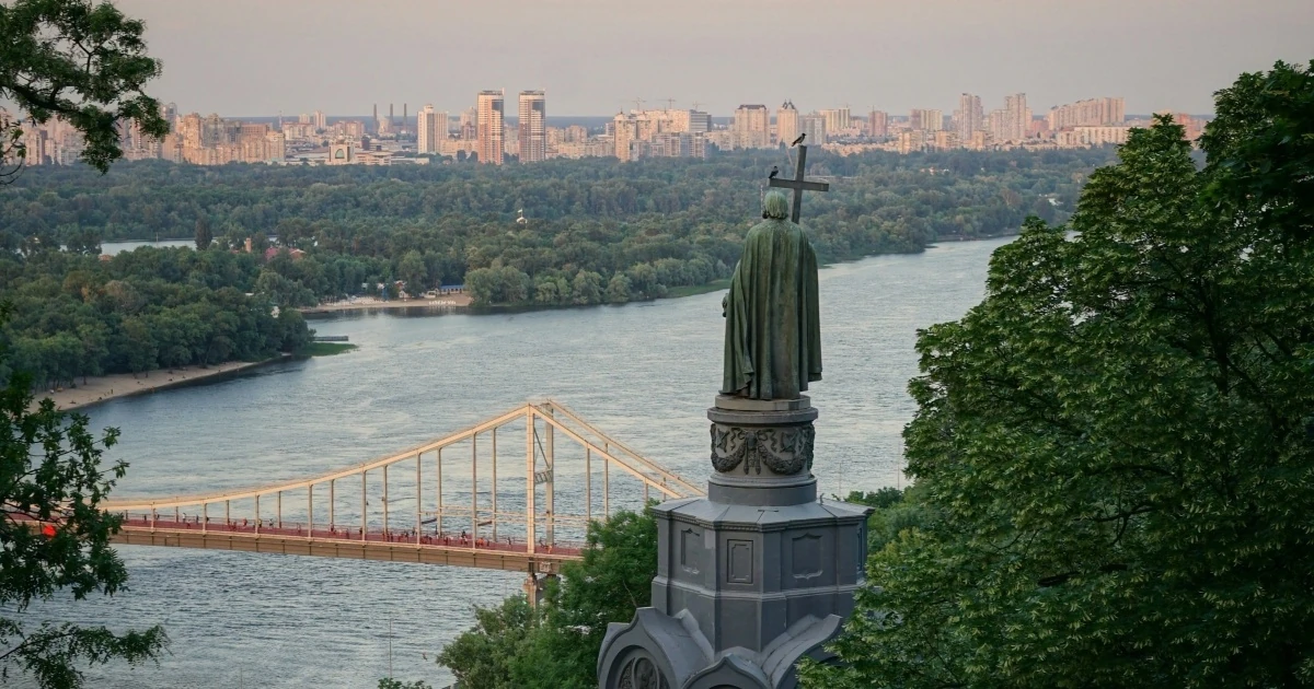 Посольства країн ЄС заявили «Ми залишаємося в Києві» попри погрози РФ